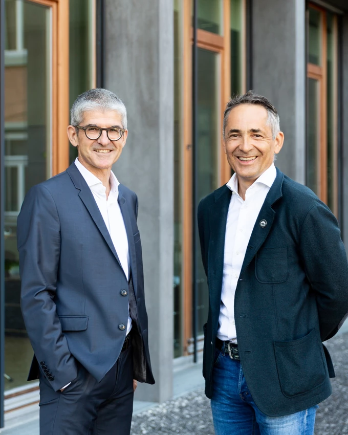 Blicken auf ein erfolgreiches Jahr zurück: Ernst Thurnher (l) und Hubert Rhomberg (r), Geschäftsführer der Rhomberg Gruppe.